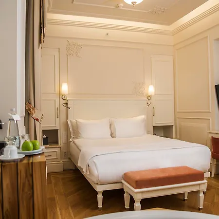 Corinne Art & Boutique Hotel 4*