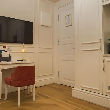 Corinne Art & Boutique