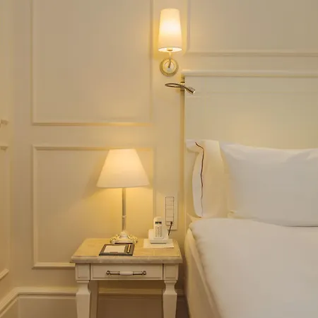 Corinne Art & Boutique Hotell 4*