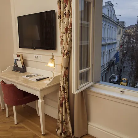 Hotell Corinne Art & Boutique 4*