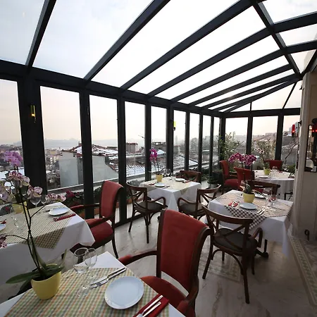 Corinne Art & Boutique Hotell 4*