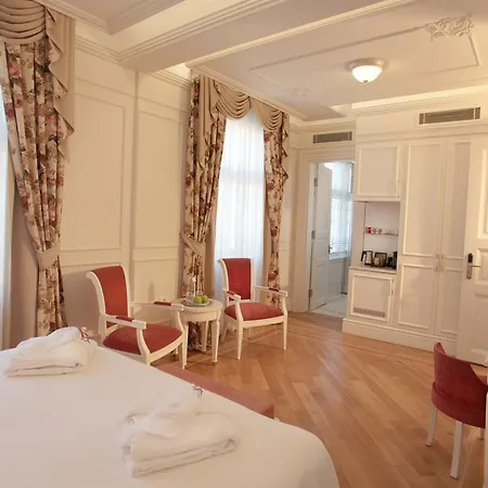 Hotel Corinne Art & Boutique 4*