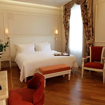 Corinne Art & Boutique