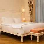 Corinne Art & Boutique Hotel