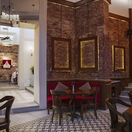 Corinne Art & Boutique Hotel 4*