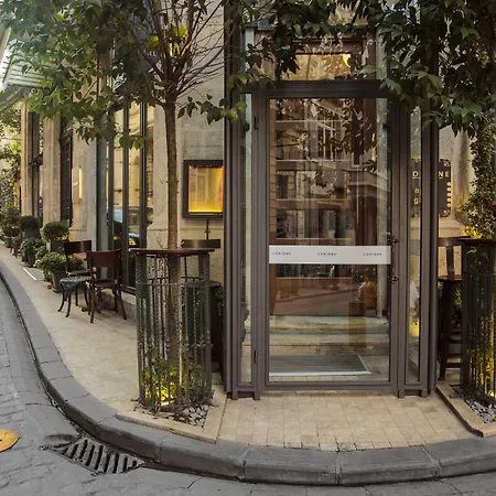 Corinne Art & Boutique Hotel 4*