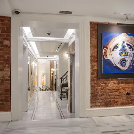 Hotel Corinne Art & Boutique 4*